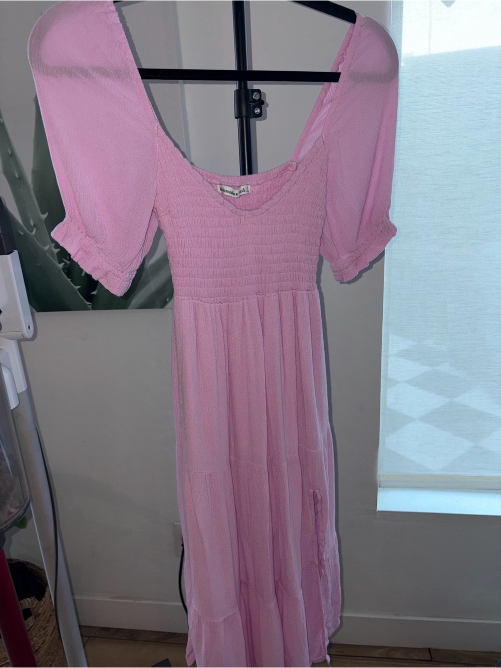 Abercrombie Pink Smocked Puff Sleeve Tiered Dress XSP - Picture 7 of 9